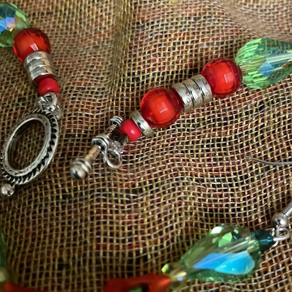 2/25 Handmade Christmas Cactus Inspired Beaded Choker & Earrings Gift Set - Picture 6 of 9